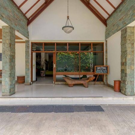 Reddoorz Plus Near Kemang Raya Giacarta Esterno foto