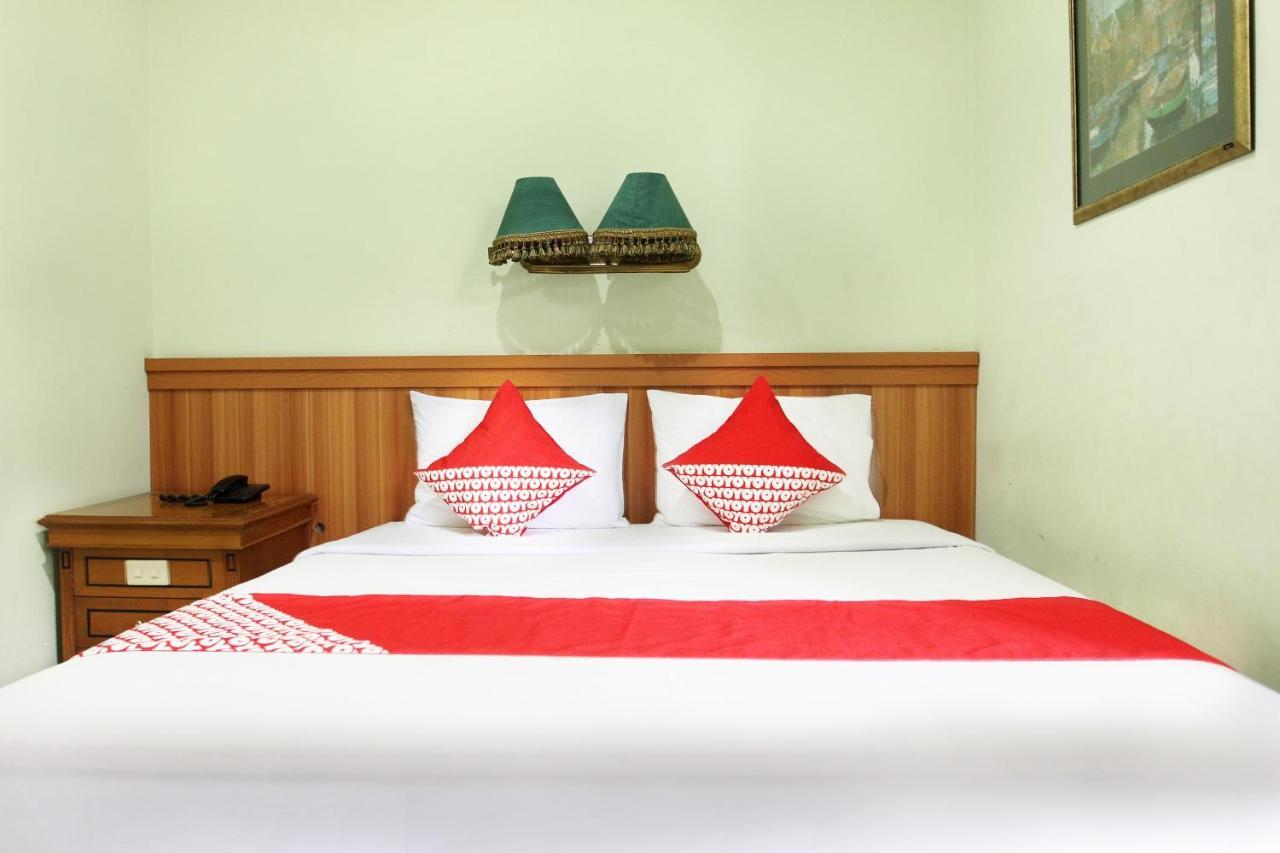 Reddoorz Plus Near Kemang Raya Giacarta Esterno foto