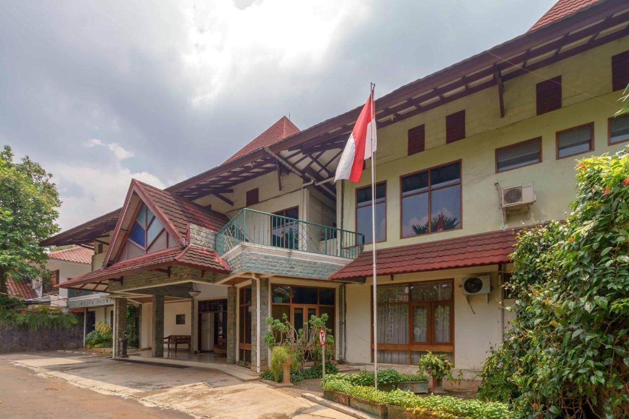 Reddoorz Plus Near Kemang Raya Giacarta Esterno foto