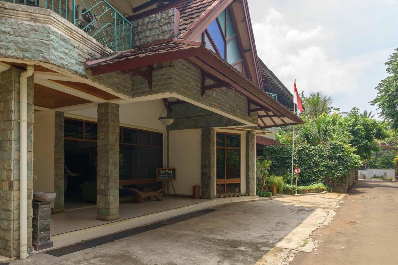 Reddoorz Plus Near Kemang Raya Giacarta Esterno foto