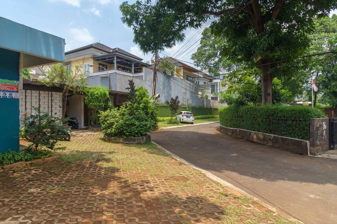Reddoorz Plus Near Kemang Raya Giacarta Esterno foto